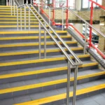 Nez de marche antidérapant jaune haute visibilité en GRP COBAGRiP NEBULASOL