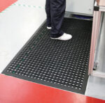 Tapis caoutchouc drainant alvéolé antidérapant RAMPMAT