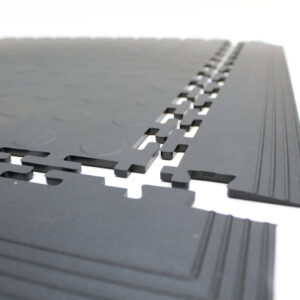 Dalles PVC clipsables industrielles noires texture pastillée pour entrepôt et garage