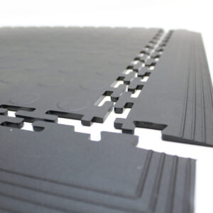 Dalles PVC clipsables industrielles noires texture pastillée pour entrepôt et garage