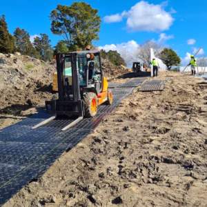 Plaque de roulage temporaire COBATrack Mat en PEHD recyclé pour accès chantier 5 tonnes