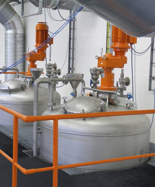 Revêtement antidérapant flexible noir COBAGRiP Light en PRV pour rampe industrielle NEBULASOL